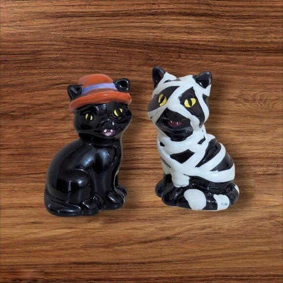 Black Cat & Mummy Cat Ceramic Salt & Pepper Shakers Halloween Decor 3" Set new - Picture 2 of 6